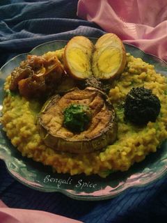 A picture of Bengali khichri Thali 🍛.