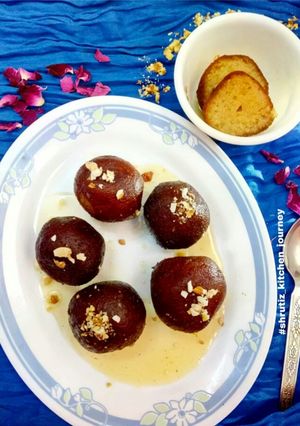 A picture of Khoya Gulab jamun.