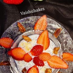 A picture of Chia Strawberry Porridge.