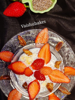 A picture of Chia Strawberry Porridge.
