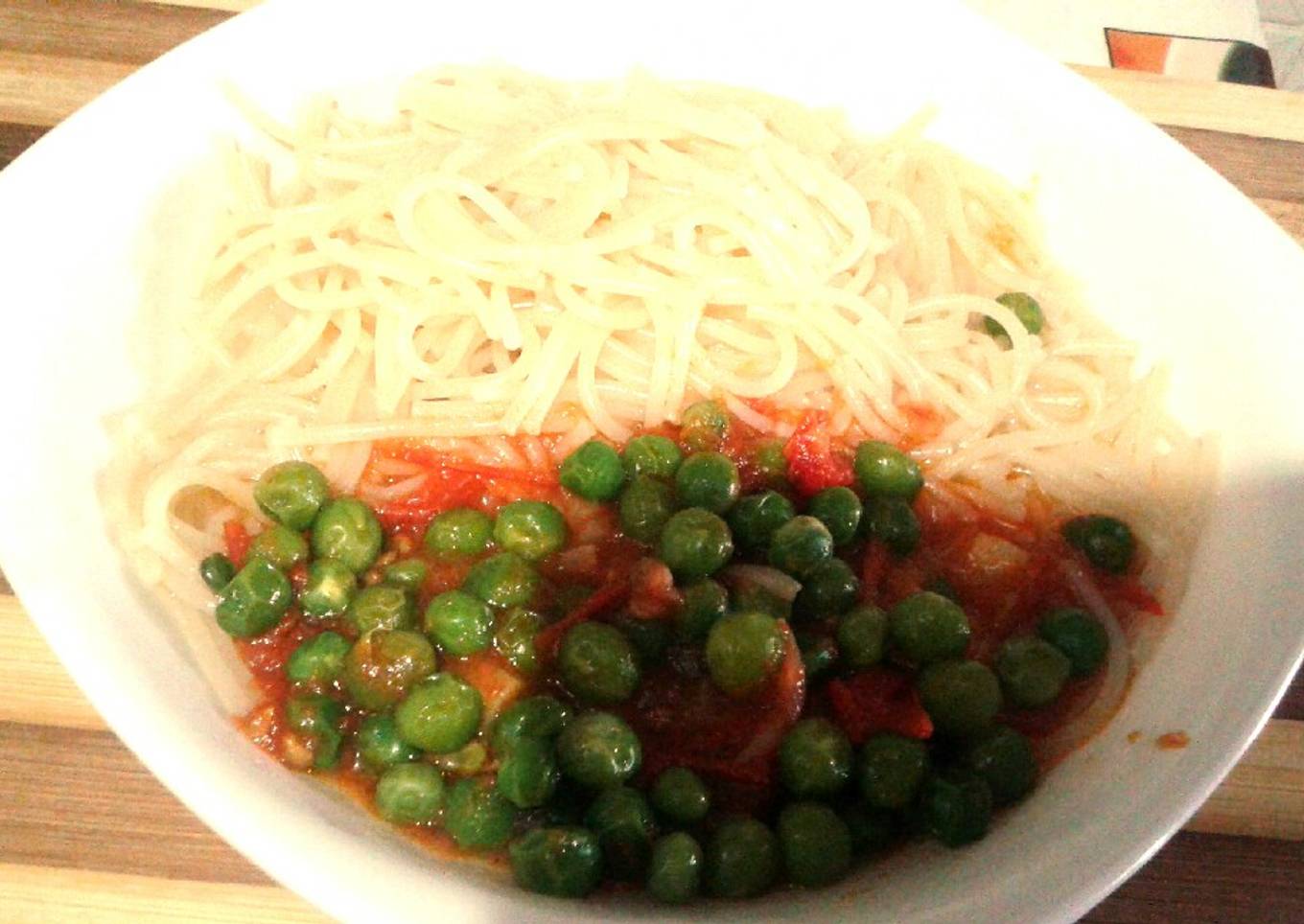 Simple Spaghetti and peas
