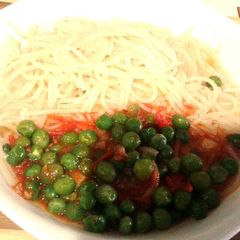 A picture of Simple Spaghetti and peas.