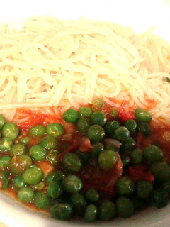 A picture of Simple Spaghetti and peas.