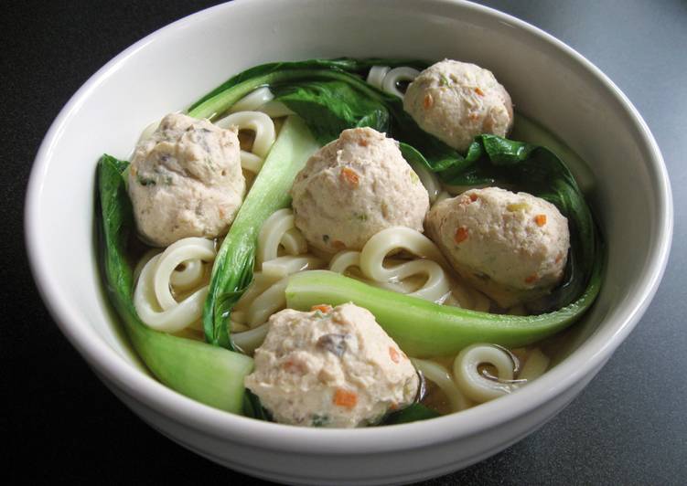 Steps to Make Perfect Udon in Soup with Chicken Balls