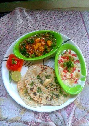 A picture of आटा, मैदा मिक्स तंदूरी रोटी, शाही पनीर, मिक्स फ्रूट रायता के.
