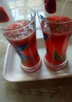 A picture of Strawberry mojito.
