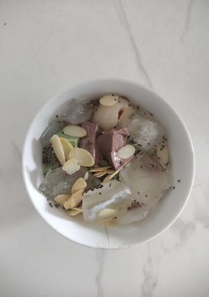 Hình của món Chè khúc bạch.