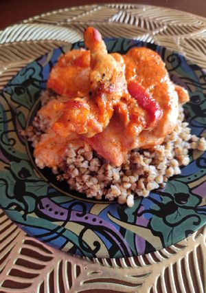 Tejszínes-lecsós csirkemell hajdinával recept fotója