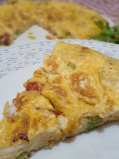 Una foto de Tortilla de calçots y chistorra
