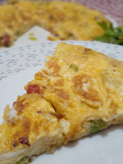 Una foto de Tortilla de calçots y chistorra