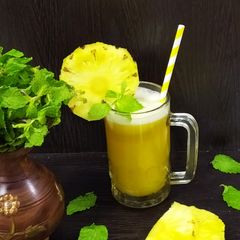 Pineapple juice A picture of Pineapple juice.