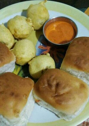 A picture of Vada Pav.