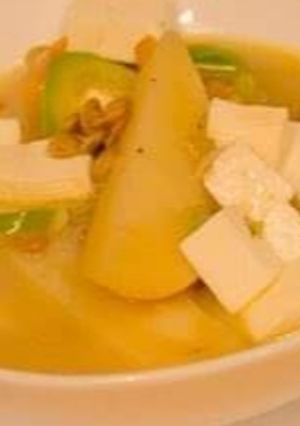 Una foto de Sopa de lentejas y queso
