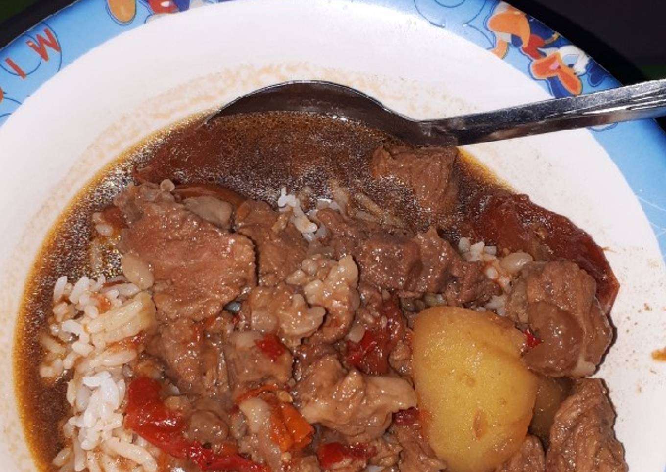 Semur daging, kentang, telur enak dan sedap