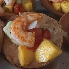 A picture of Mango salsa with lime prawns.