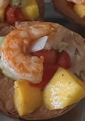 A picture of Mango salsa with lime prawns.