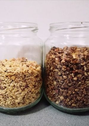 Una foto de Granola de avena y frutos secos sin azúcar (con y sin chocolate)