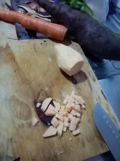 Una foto de Sopita de la abuela. Con verdura traída del #mercado
