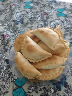 Una foto de Empanadas de carne con relleno echo en el disco
