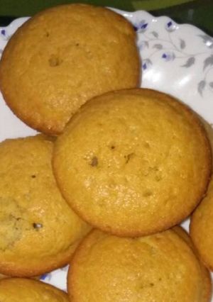 A picture of Vanilla flavoured queen cakes.