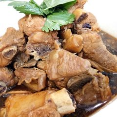 A picture of Braised Spare Ribs with Galangal.