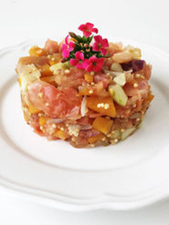 Una foto de Tartar con Quinoa