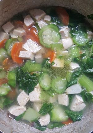 Foto resep Sup pokcoy, oyong, wortel, tahu