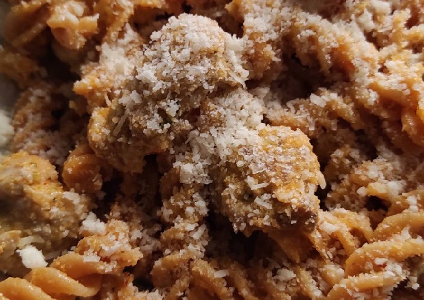 Espirales con pollo en salsa