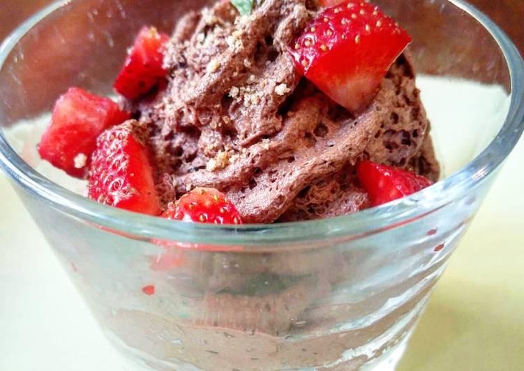 Mousse di cioccolato e fragole