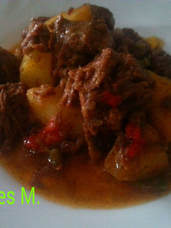 Una foto de Morcillo de ternera con patatas y champiñones