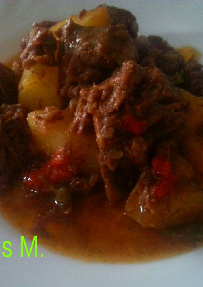 Una foto de Morcillo de ternera con patatas y champiñones
