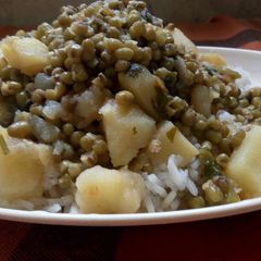 A picture of Rice,ndengu and Potatoes for 2.