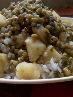 A picture of Rice,ndengu and Potatoes for 2.