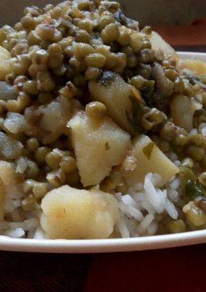 A picture of Rice,ndengu and Potatoes for 2.
