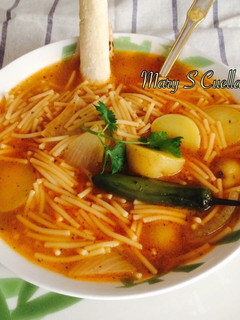 Una foto de Sopa de Fideo casero😍