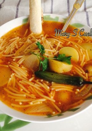 Una foto de Sopa de Fideo casero😍