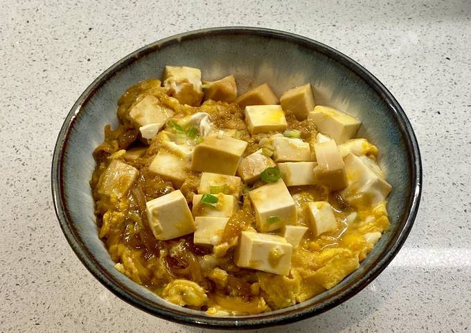 Tofudon (tofu rice bowl)