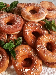 Una foto de Donuts muy ricos y esponjosos