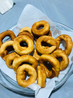 Una foto de Roscas o Donuts sin huevo solo tres ingredientes versión Vegana