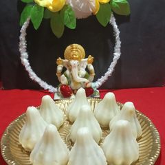 A picture of Ukadiche Modak.