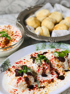 दही भल्ला (dahi bhalla recipe in Hindi) रेसिपी मुख्य फोटो