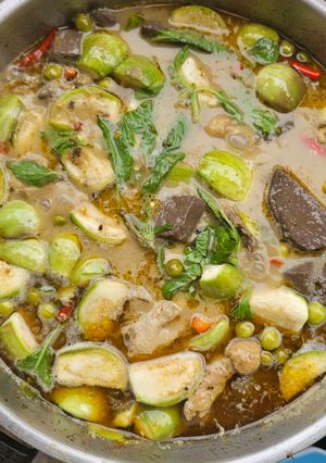 A picture of Green Curry Chicken (Gaeng Keow Wan Gai).