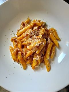 Una foto de Macarrones boloñesa