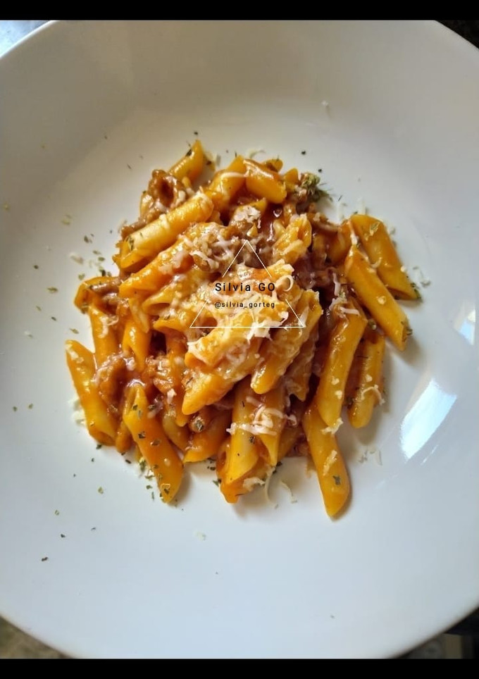 Una foto de Macarrones boloñesa