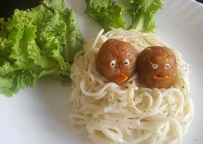 Cheesy Spaghetti nest with meat cheese balls