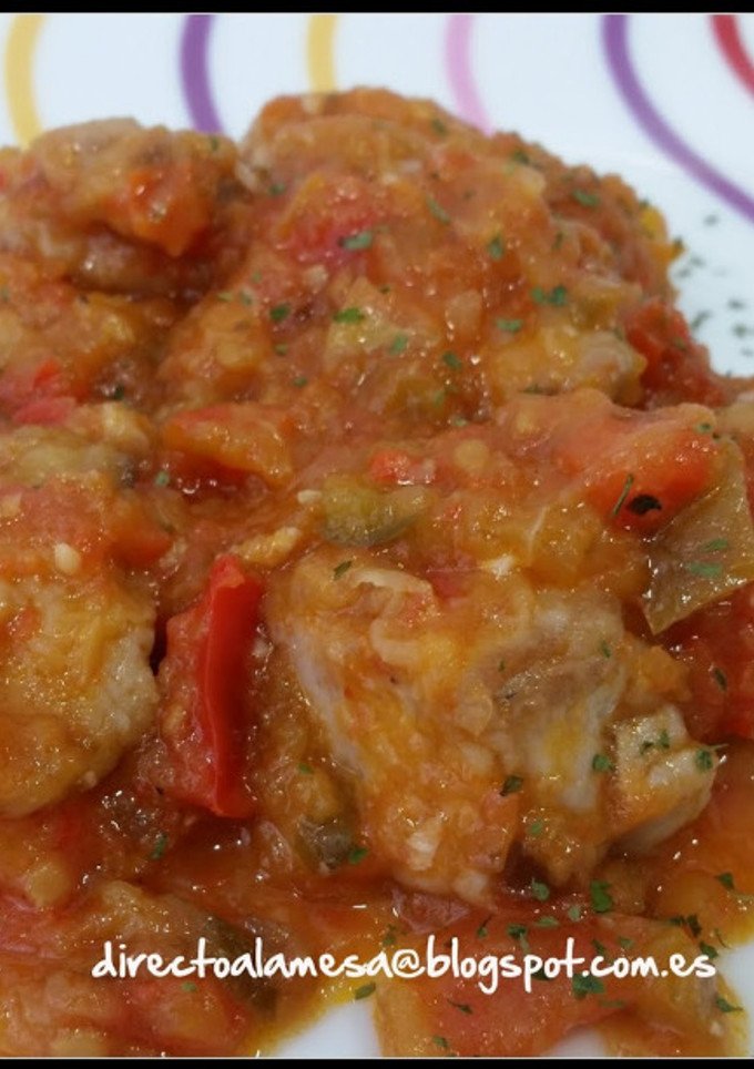 Una foto de Atún con tomate