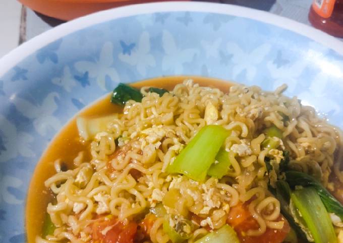 Bagaimana Menyiapkan Indomie Goreng Nyemek Anti Gagal