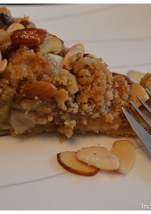 A picture of Apple Pie with streusel almond topping.
