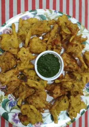 A picture of Potato and Onion Pakoda.