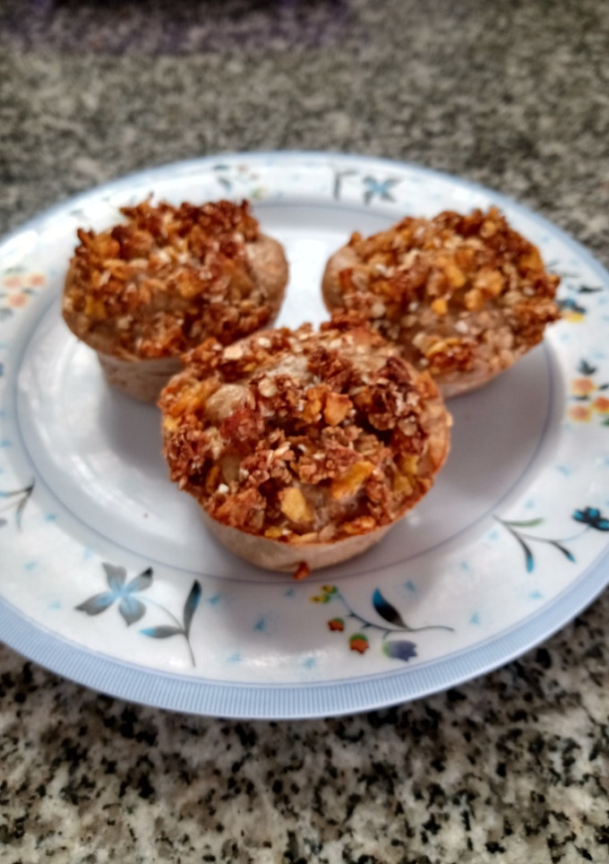 Una foto de Muffin de manzana con crumble bajas calorías